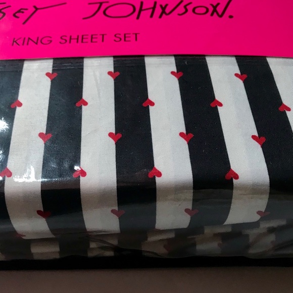 Betsey Johnson Wonderland Stripe Heart KING Sheets - Picture 7 of 8
